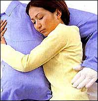 新奇“男朋友枕頭”助女性睡眠