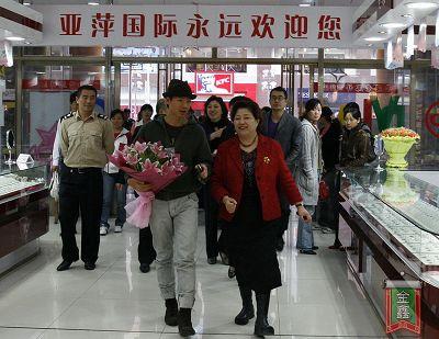 《同一首歌》光臨南通亞萍家紡