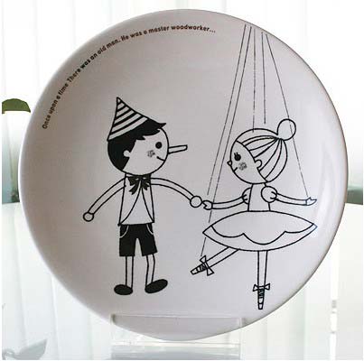 可愛的插畫瓷盤裝點情趣家居