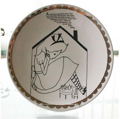 可愛的插畫瓷盤裝點情趣家居