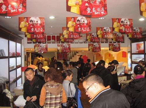 藍(lán)絲羽千萬(wàn)讓利全國(guó)巡回特賣(mài)會(huì)