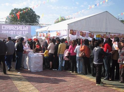 藍(lán)絲羽千萬(wàn)讓利全國(guó)巡回特賣(mài)會(huì)