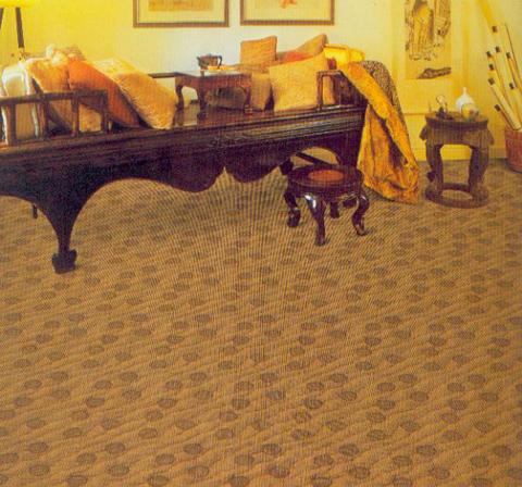 選購化纖地毯還應(yīng)注意性能