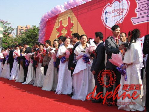 投身世紀(jì)婚禮 推行文明行禮新風(fēng)尚