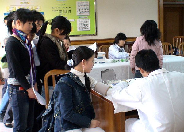 睡康寧公司組織員工自愿獻(xiàn)血