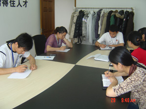 平湖艾萊依召開家紡工作交流會