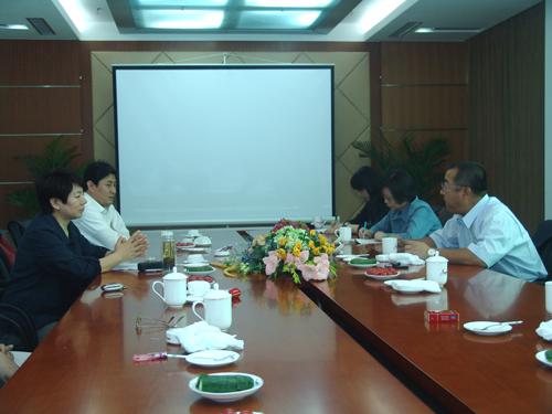 紡織商會會長赴孚日考察