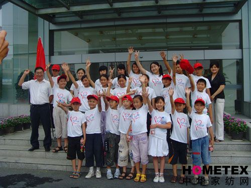 四川震區(qū)兒童參加堂皇家紡愛心之旅