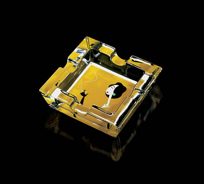 經典藝術的煙灰缸飾物