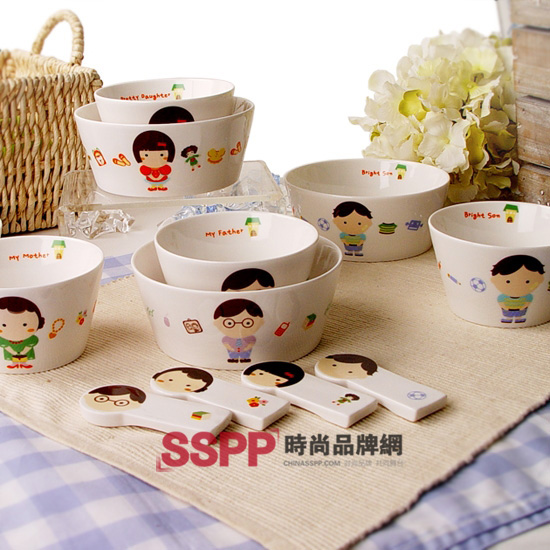 卡通餐具為生活充色彩