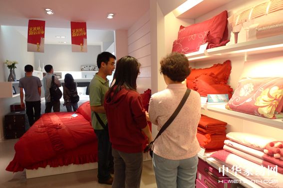 艾萊依上海斜土店火爆開業(yè)