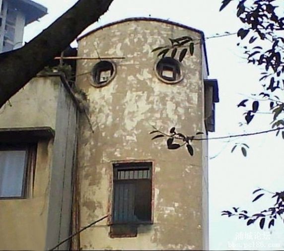 網(wǎng)友爆最雷人的“囧”樓房