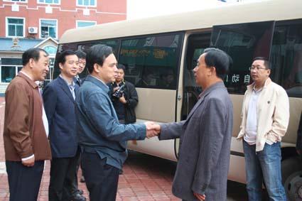 藍藝面對危機積極應對贏贊揚