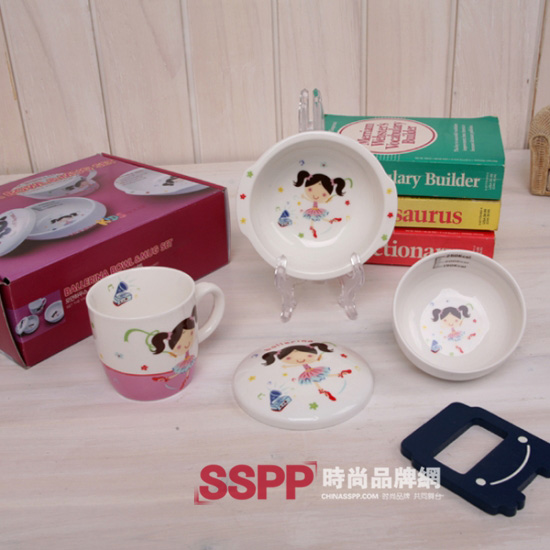 卡通餐具為生活充色彩