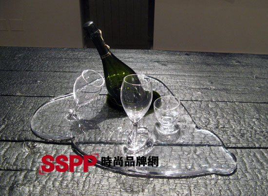 Ruinart限量版香檳冰桶和香檳酒杯