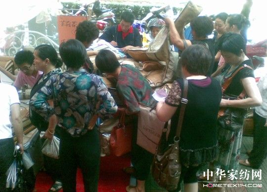 藍(lán)絲羽夏令促銷如火如荼