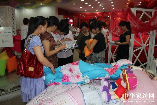 雨蘭秋冬新品訂貨會(huì)譜寫輝煌