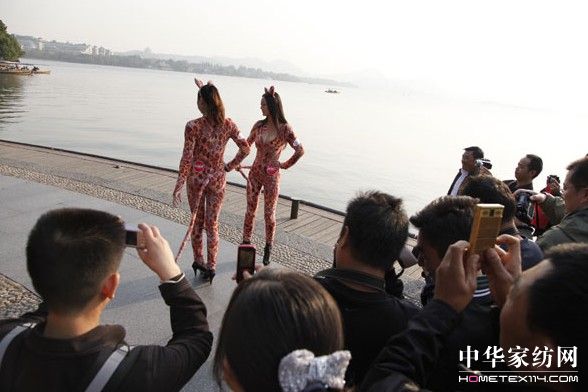 ��Ů�ɸ��{�F�����ƾS����Ʒ