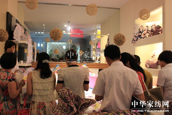 依諾雅2011秋冬新品發(fā)布會召開