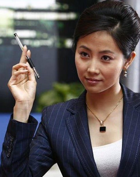 李芯逸加入柏年家紡綠色環(huán)保宣傳