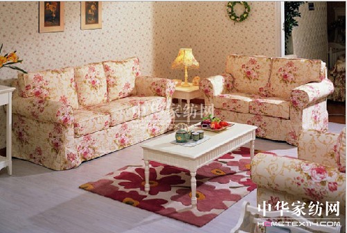 流行布藝沙發(fā)照亮居室生活