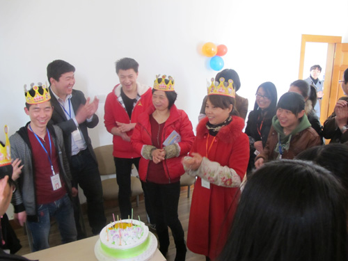 依諾雅家紡舉辦員工生日會