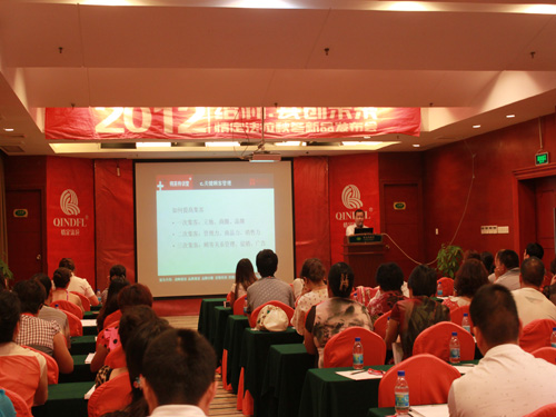 情定法拉家紡成功召開2012年訂貨會