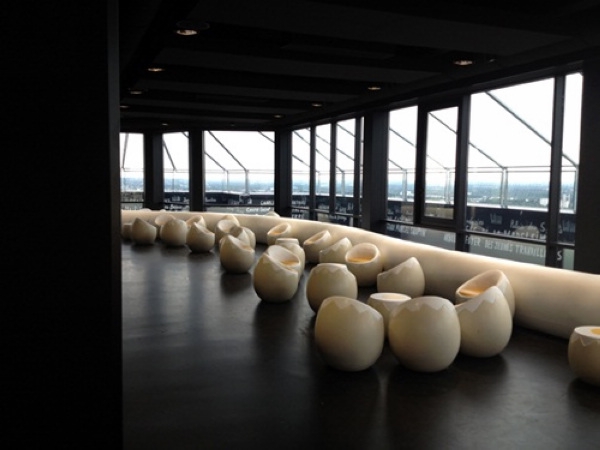 獨特鳥蛋座椅法國南特市鳥巢酒吧