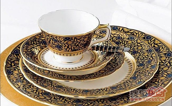 華麗金色餐具助興中秋盛宴(上)