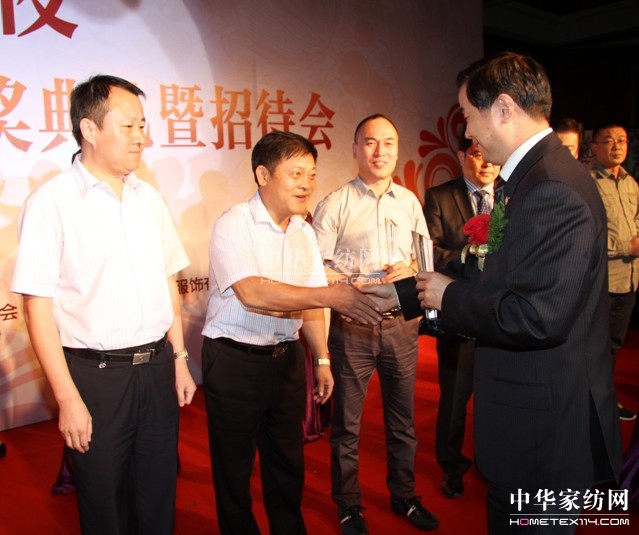 玖久絲綢董事長榮膺度創新人物獎