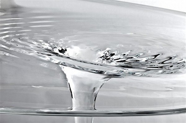 ZahaHadid的“液態冰川桌”