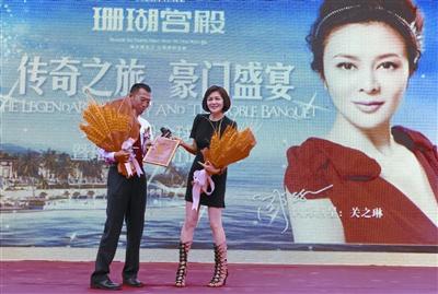 關之琳亮相陵水清水灣 風采依舊