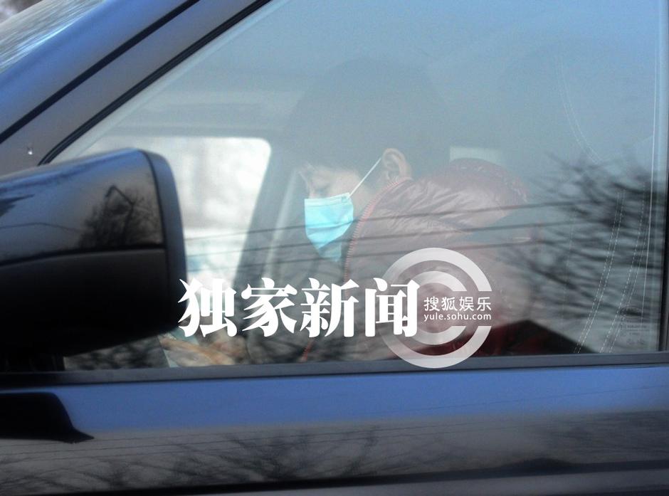 馬伊琍幼兒園接女兒 細(xì)心周到