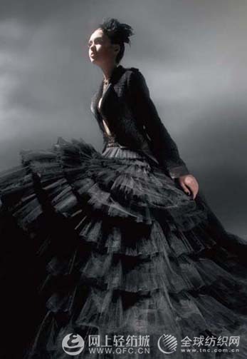 針織女王潘怡良:用黑色演繹的王國