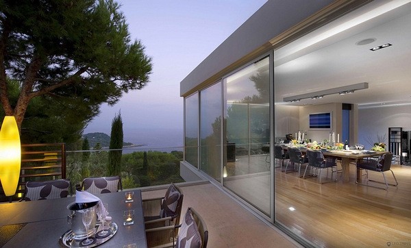 ����֮�g����CapFerrat�ȼلe��