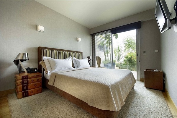 ����֮�g����CapFerrat�ȼلe��