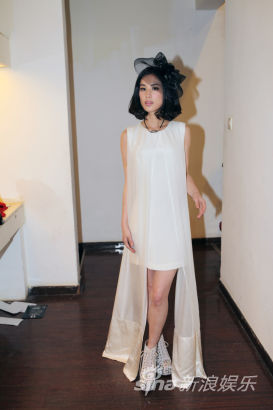 黃圣依時(shí)尚裝扮俏麗短發(fā)顯灑脫