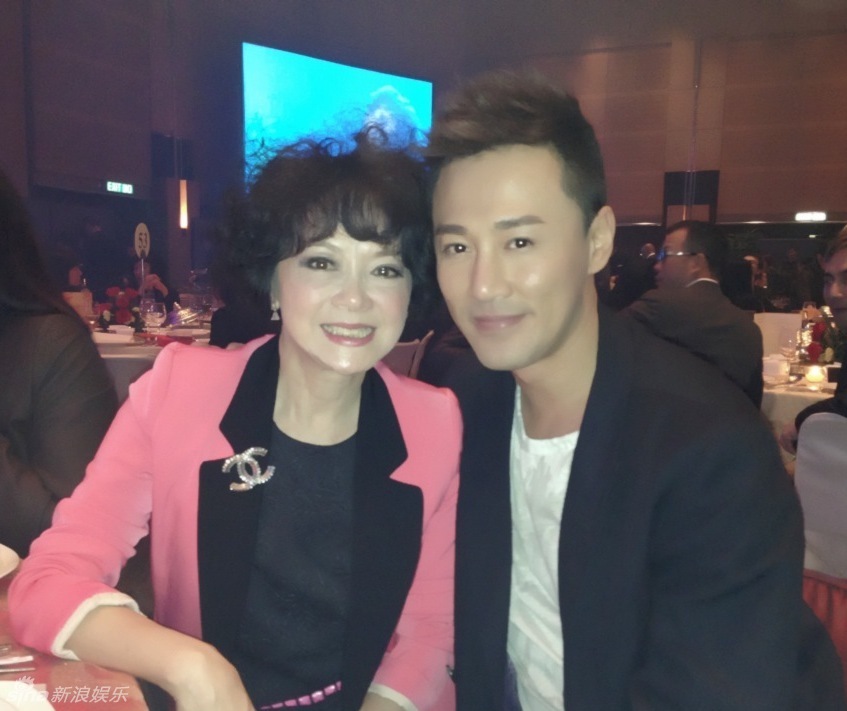 英皇春茗晚宴溫碧霞艷壓全場