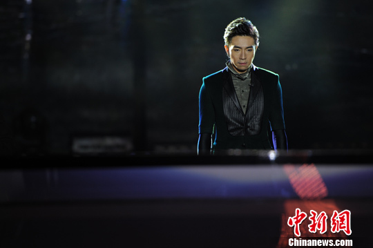 俞灝明出鏡與魯豫合影