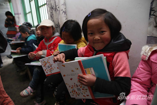 伊能靜投身公益帶領孩子們讀書