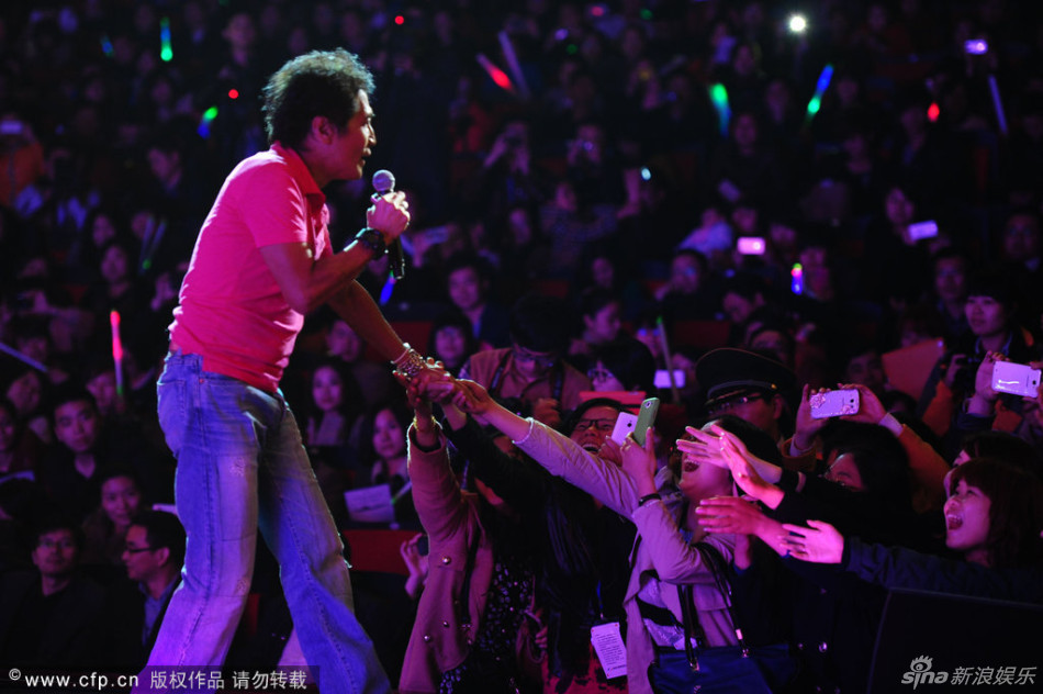 賈靜雯出席活動現身合肥