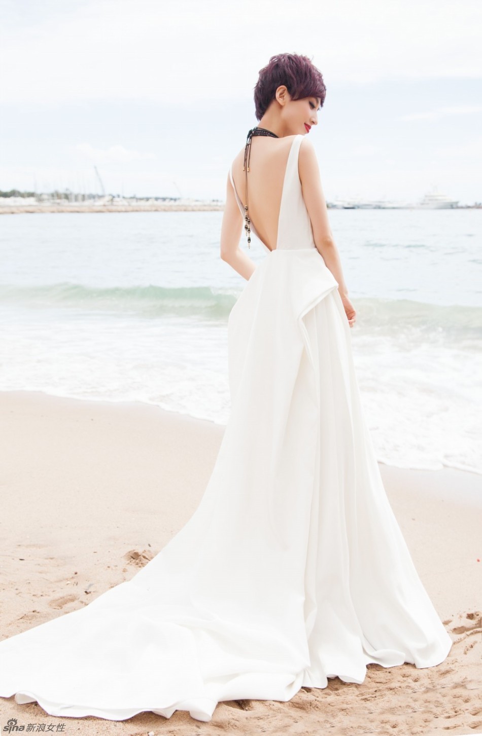 黃圣依戛納拍海灘時(shí)尚大片