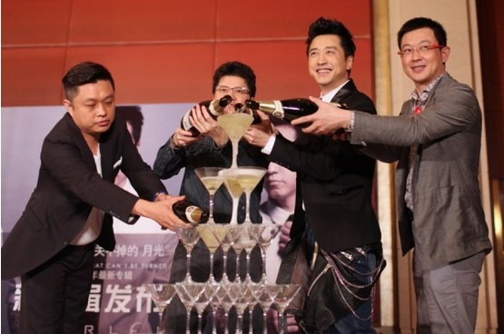 庾澄慶發(fā)新碟被問伊能靜當場黑臉