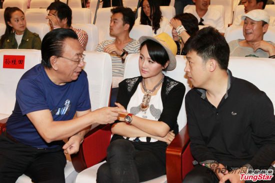 曹穎新劇"家大業大"開機首演村女