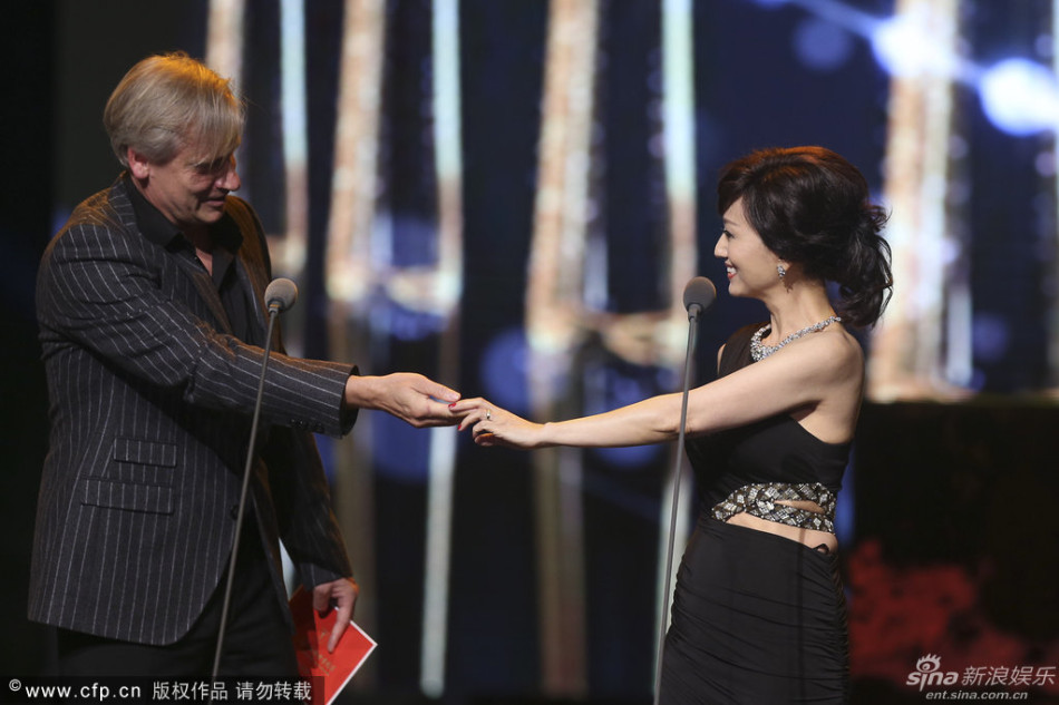 趙雅芝與克里斯-克勞斯頒獎