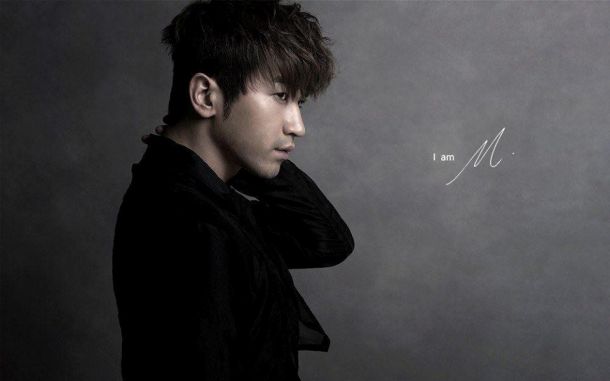 李玟雨為自家品牌拍攝的宣傳照