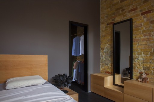 年輕夫婦頗具動感的現代公寓設計