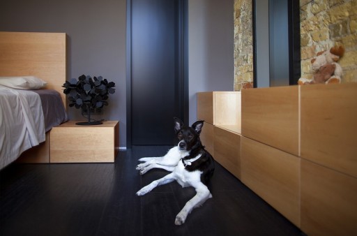 年輕夫婦頗具動感的現代公寓設計