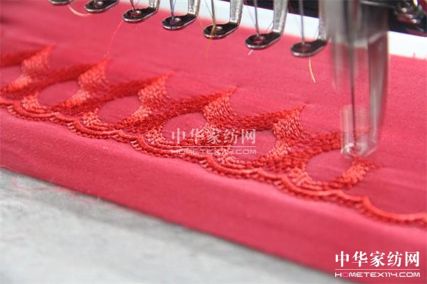 雨蘭引進新設(shè)備提升繡花工藝