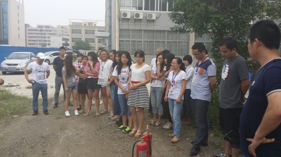 杉杉家紡:學(xué)習(xí)使用滅火器,加強防火意識